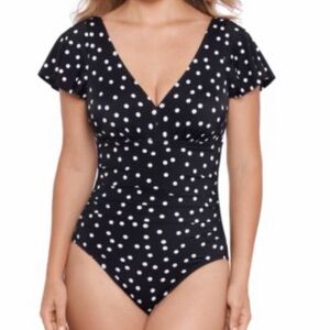 Swim Solutions
Women's Flutter-Sleeve Polka‎ Dot One-Piece
Swimsuit